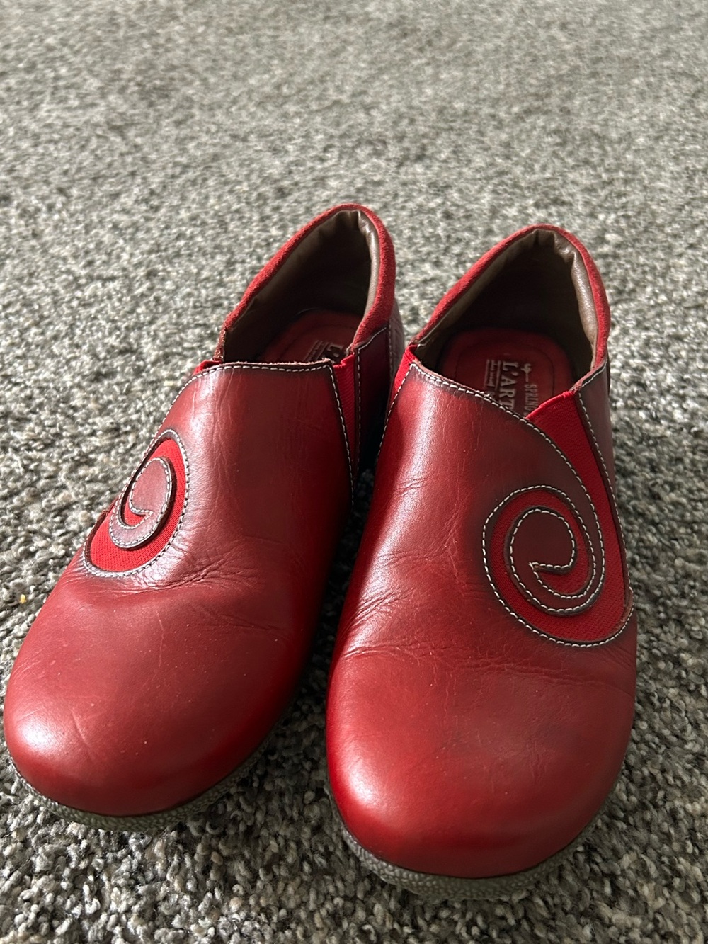 L’Artiste Red Leather Slip Ons USA 8.5 Euro 39